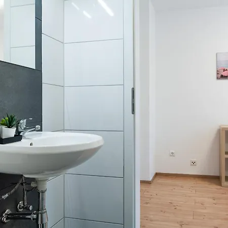 T&k - 20 Min To Messe Dus アパート *