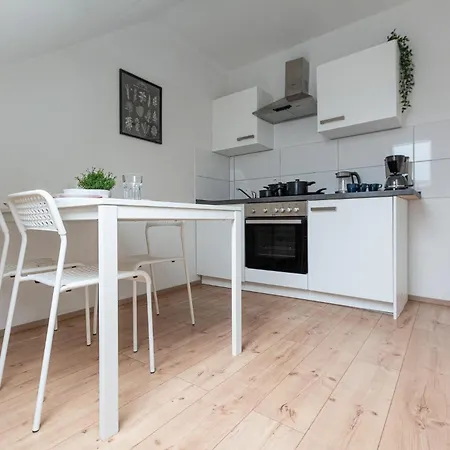 T&k - 20 Min To Messe Dus * クレーフェルト